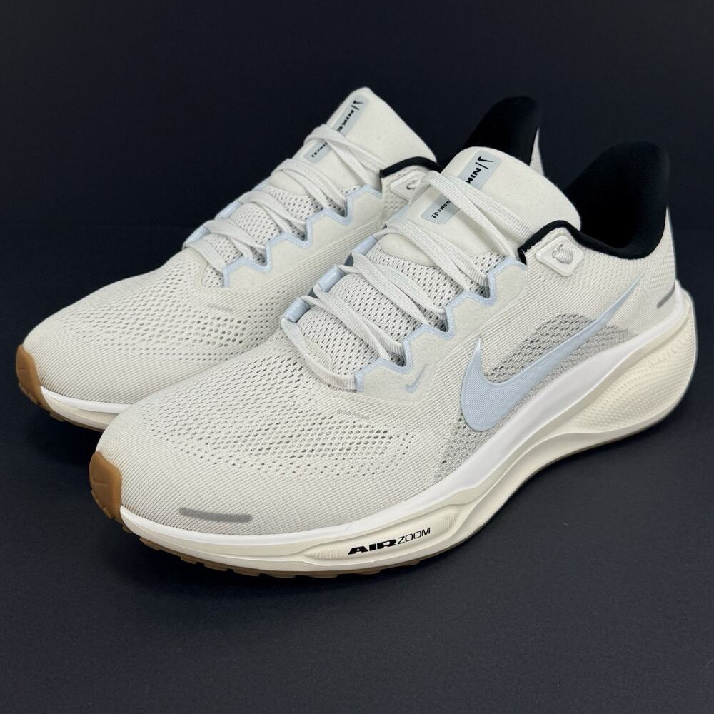 Nike Women's Cream Knit Running Shoes with Gum Toe and Black Collar